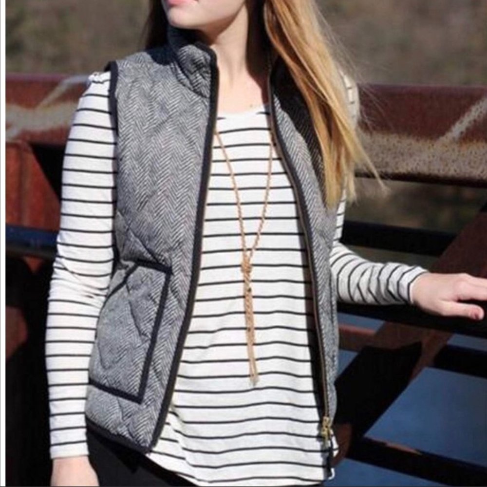 NWOT Merokeety Black White Herringbone Puff Fabric Zip-up Vest w/ Pockets